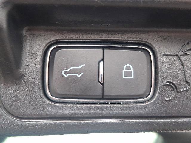 Certified 2022 Ford Explorer XLT w/ Equipment Group 202A image 30