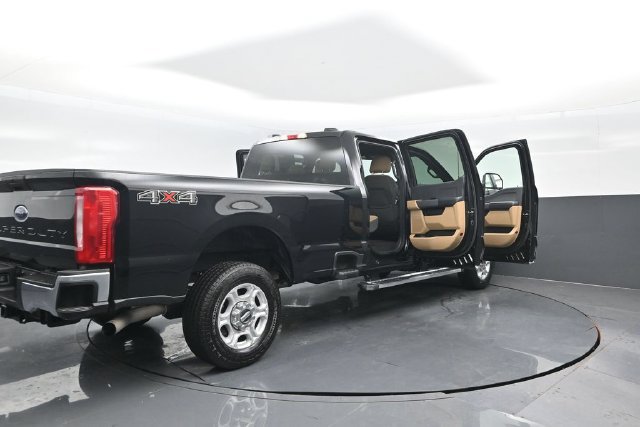 Certified 2025 Ford F250 XLT AWD/4WD image 27