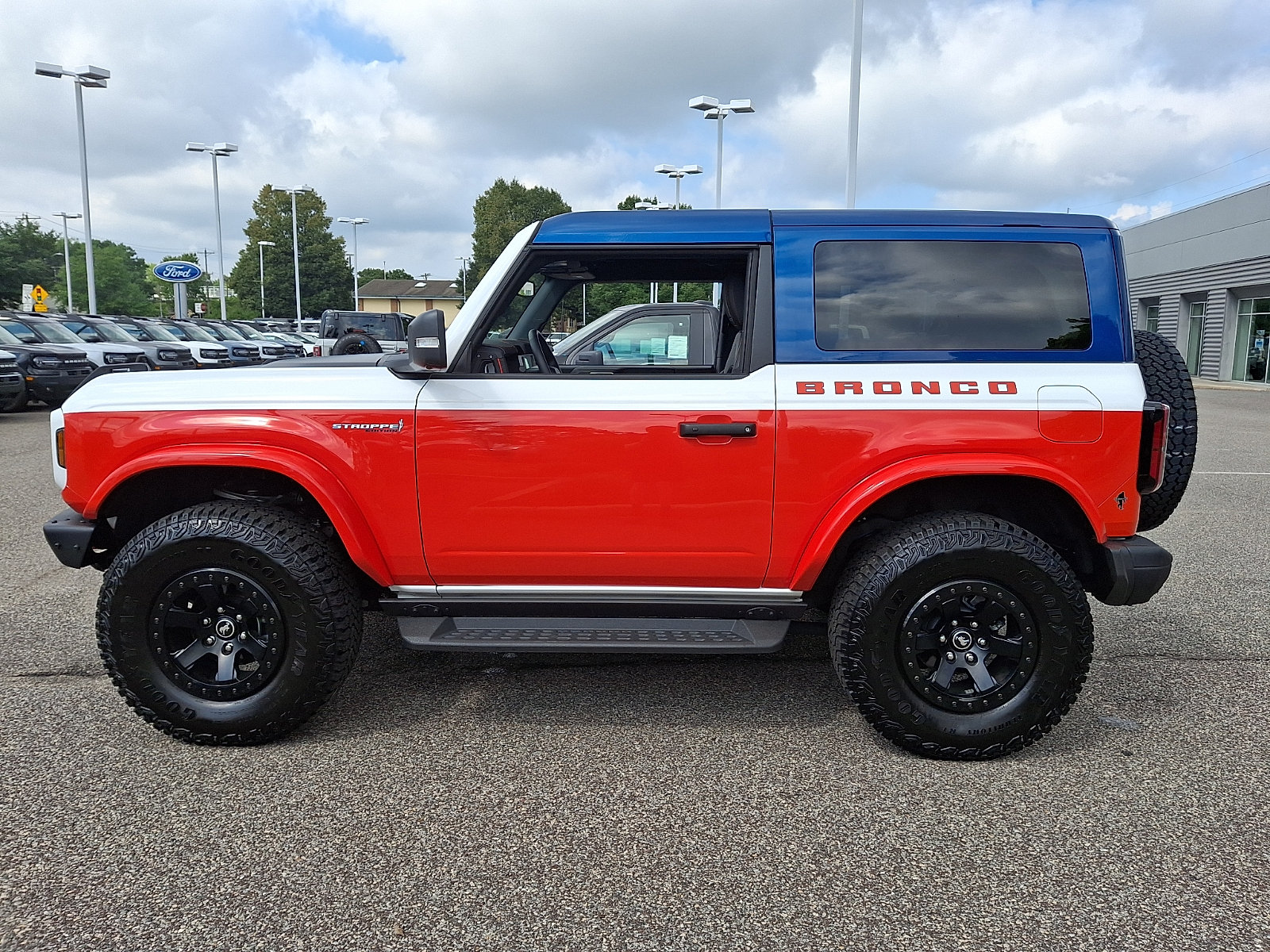 Certified 2025 Ford Bronco Stroppe Edition AWD/4WD image 6
