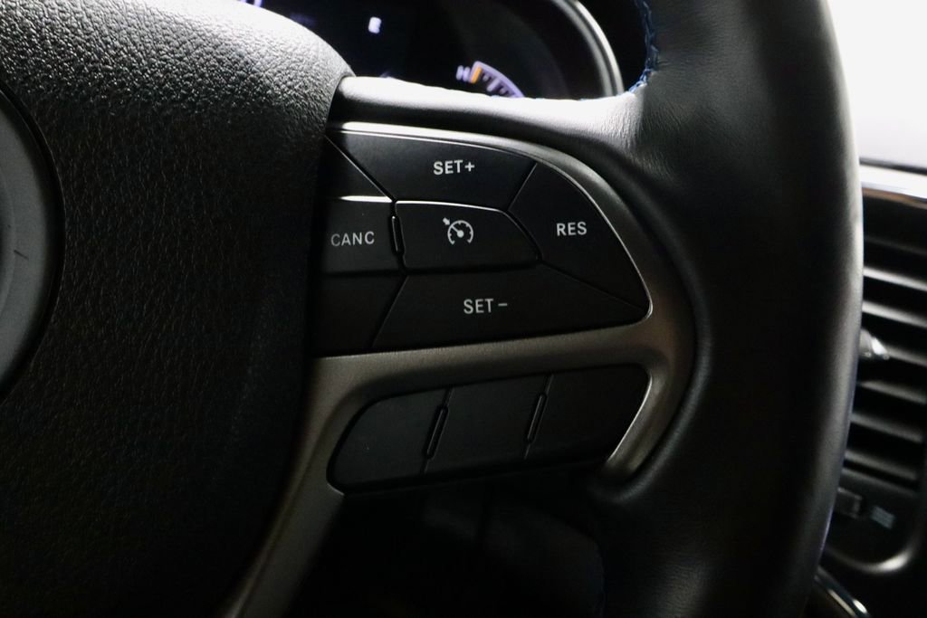 Used 2018 Jeep Grand Cherokee Laredo image 30