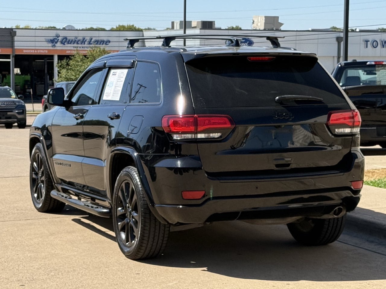 Used 2017 Jeep Grand Cherokee Altitude RWD image 5