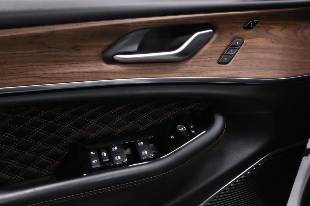 Used 2023 Jeep Grand Cherokee Summit image 24