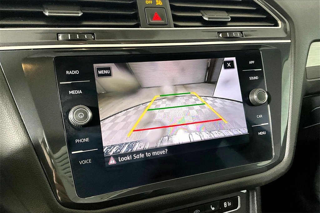 Used 2020 Volkswagen Tiguan SE image 17