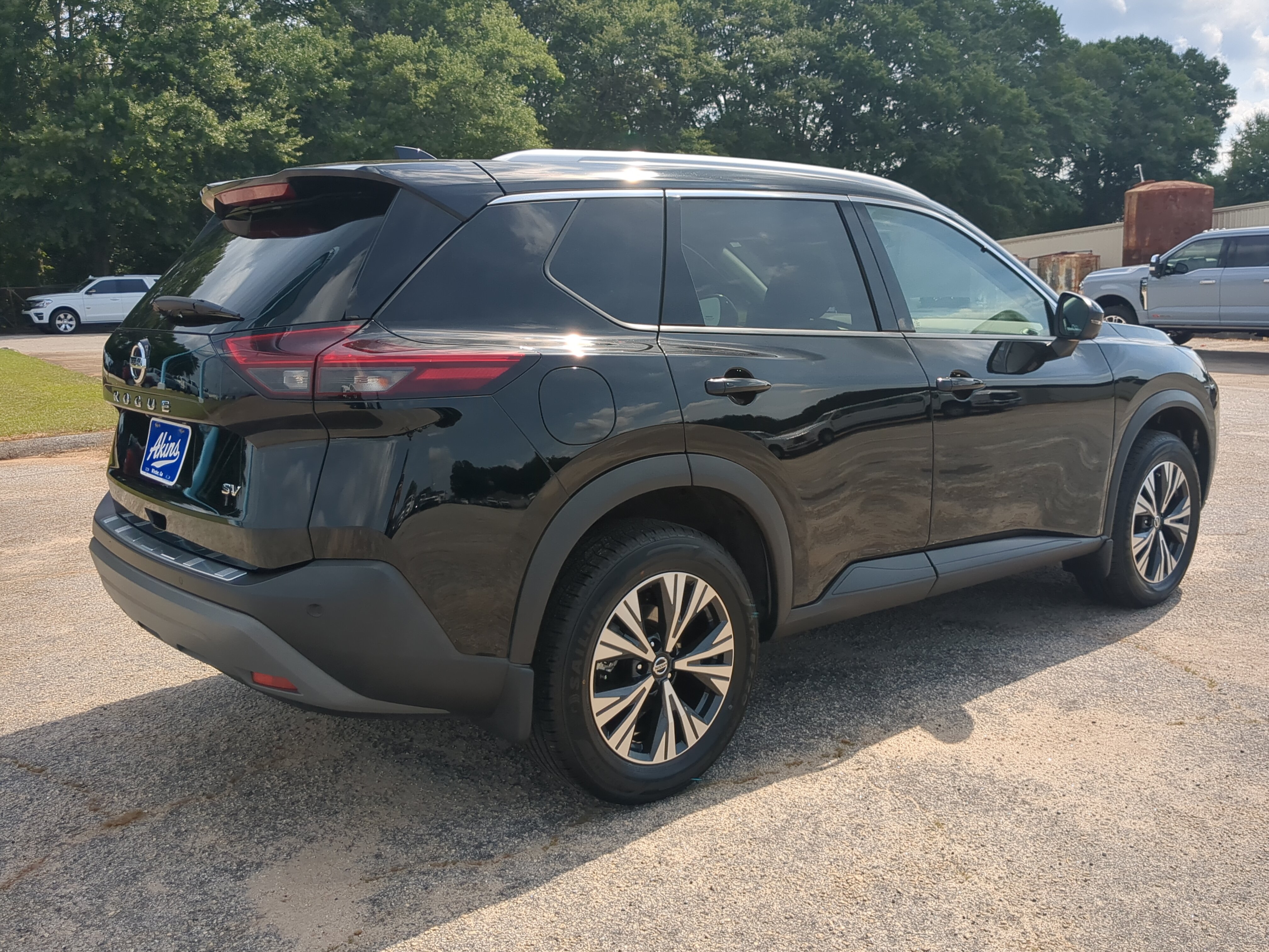 Used 2021 Nissan Rogue SV w/ Premium Package FWD image 3