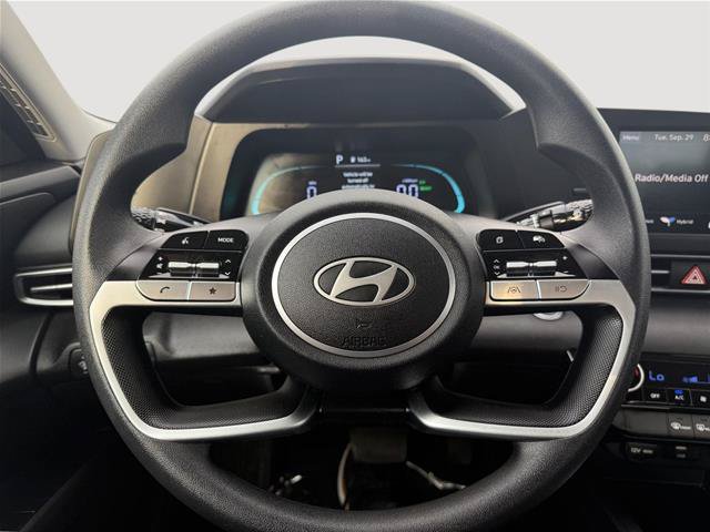 Used 2025 Hyundai Elantra Hybrid FWD image 15