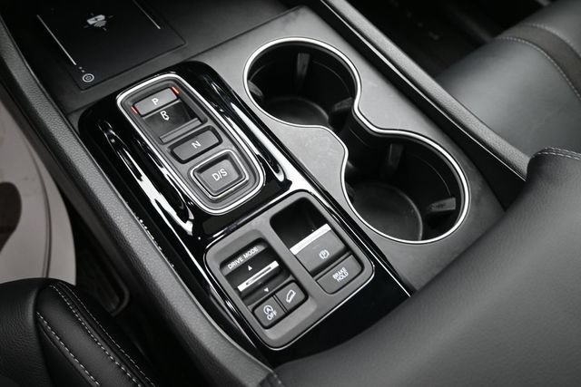 Used 2025 Honda Pilot Touring image 18