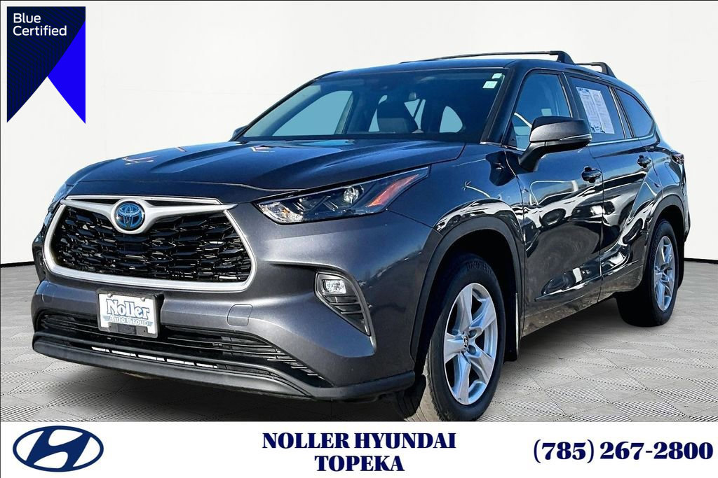 Used 2024 Toyota Highlander LE FWD image 1