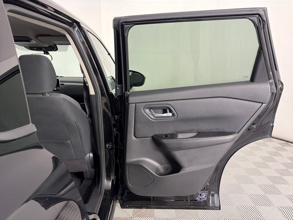 Used 2024 Nissan Rogue SV AWD/4WD image 27