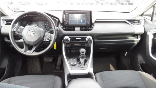 Used 2020 Toyota RAV4 LE image 9