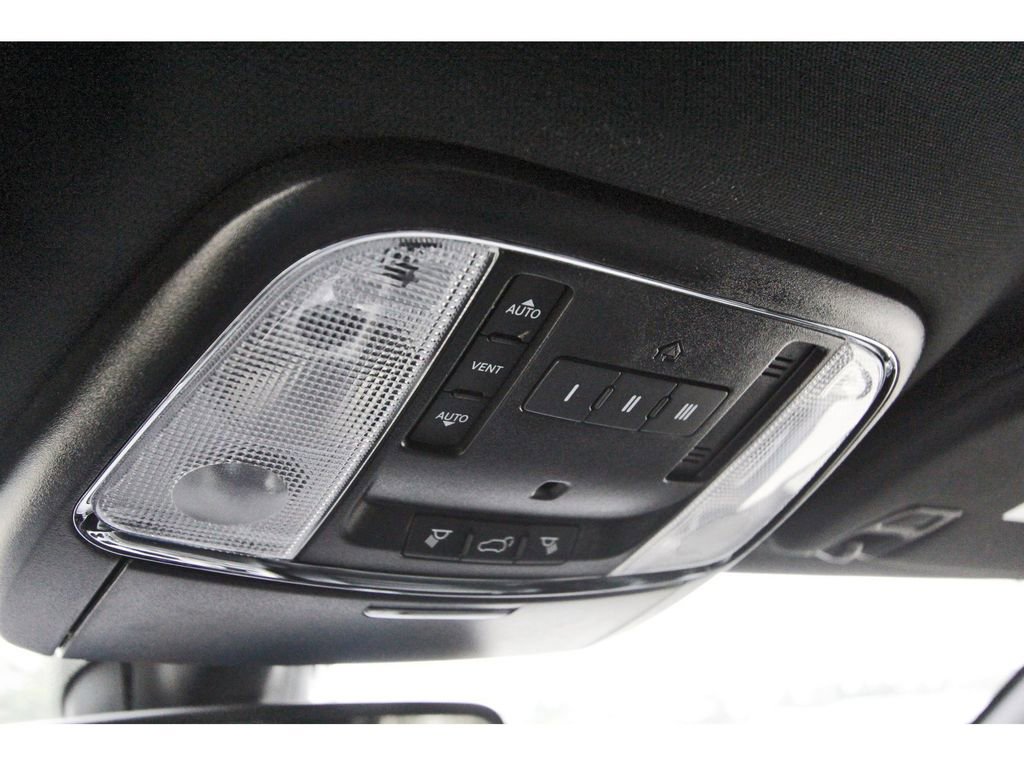 Used 2021 Jeep Grand Cherokee Limited AWD/4WD image 22
