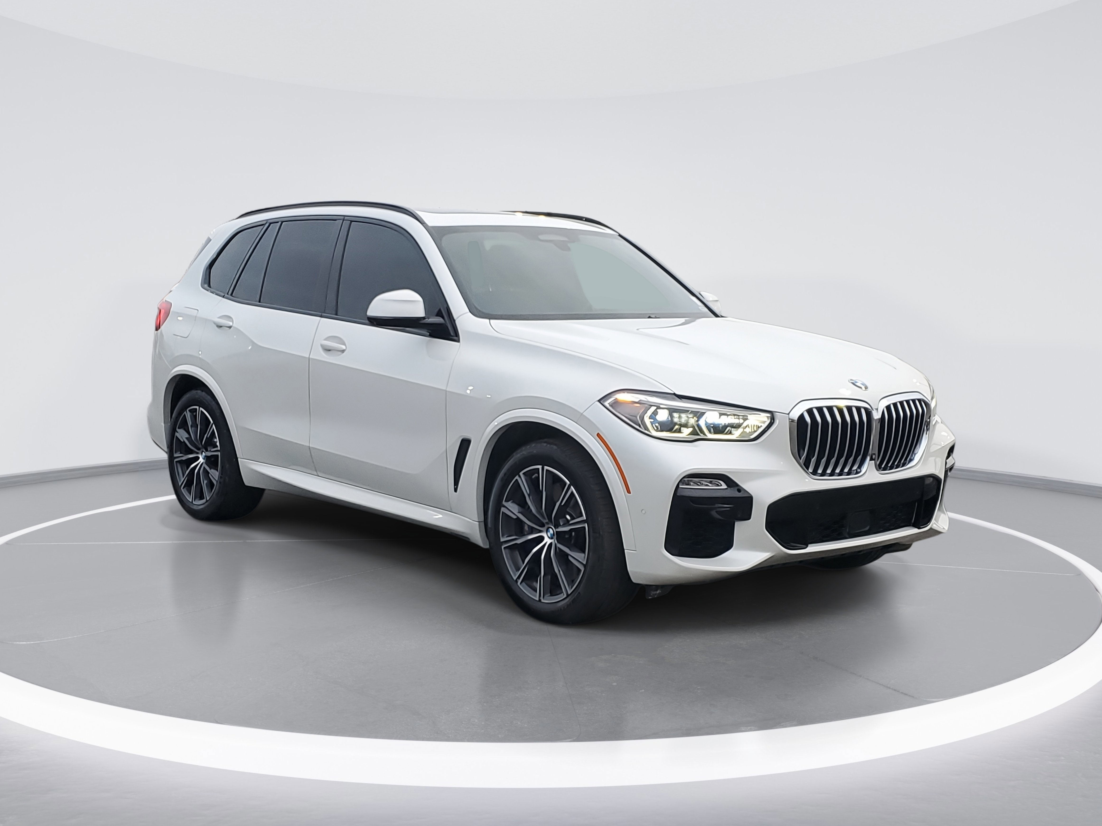Used 2019 BMW X5 xDrive50i w/ M Sport Package image 4
