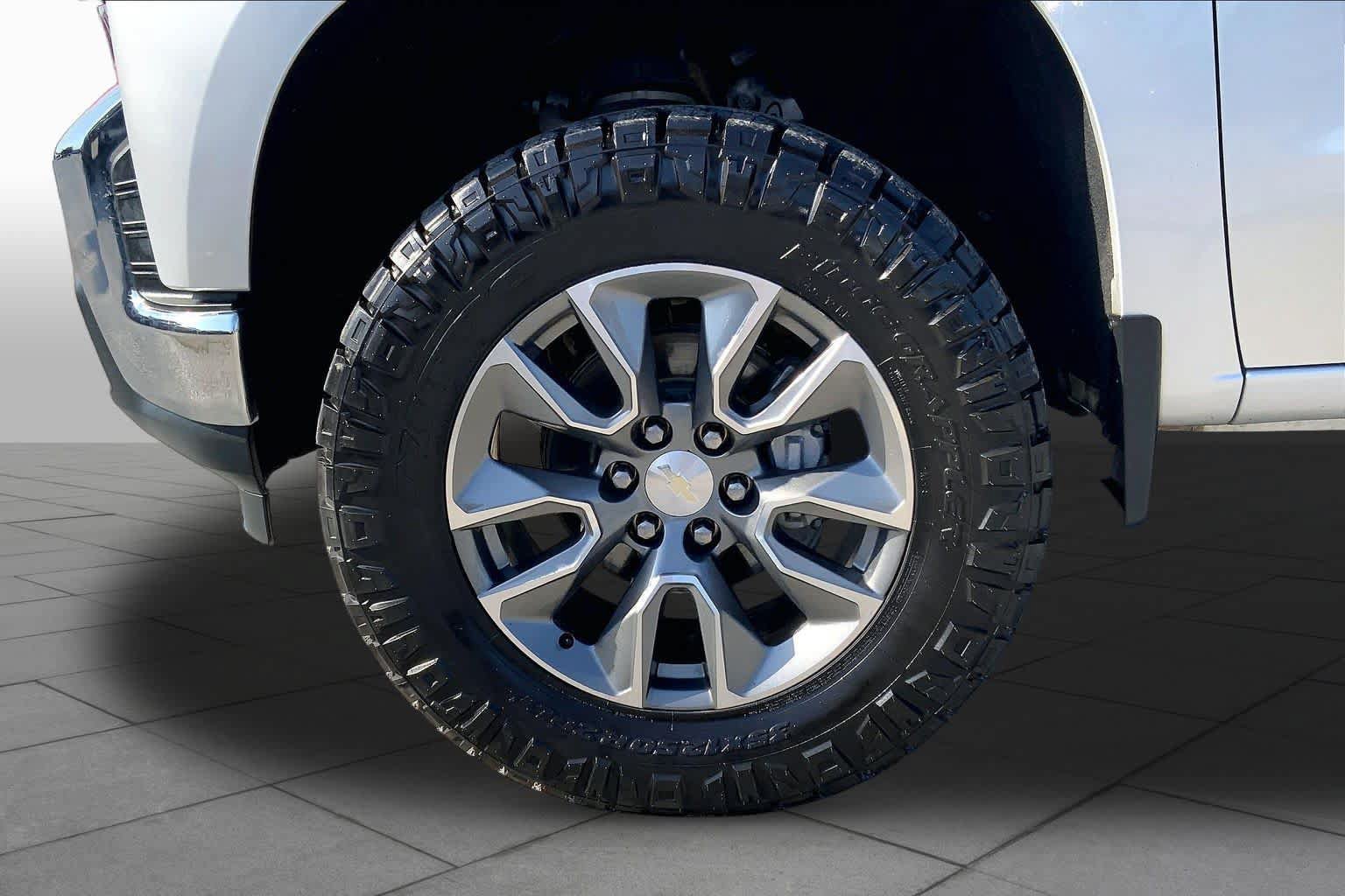 Used 2021 Chevrolet Silverado 1500 LT w/ Texas Edition Plus AWD/4WD image 11