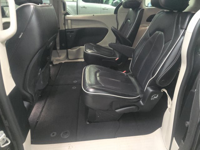 Used 2022 Chrysler Pacifica Limited FWD image 12