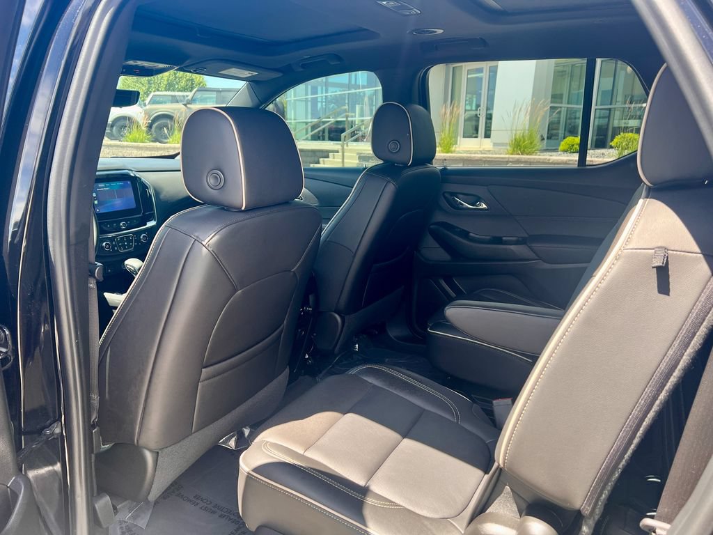 Used 2023 Chevrolet Traverse Premier w/ Redline Edition AWD/4WD image 12