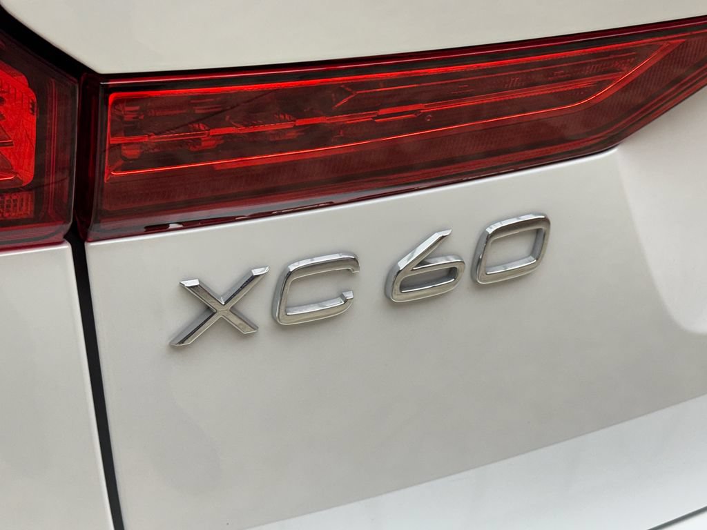 Used 2025 Volvo XC60 B5 Plus AWD/4WD image 5
