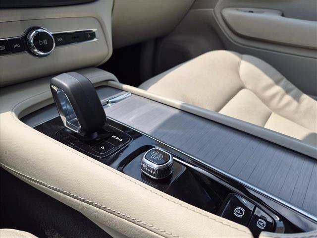 Used 2023 Volvo XC90 B5 Core AWD/4WD image 11