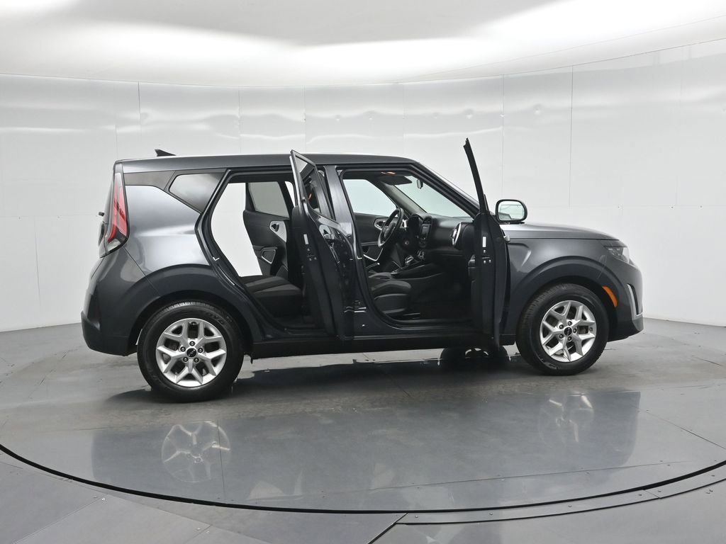 Used 2023 Kia Soul LX w/ Option Group 015 FWD image 5