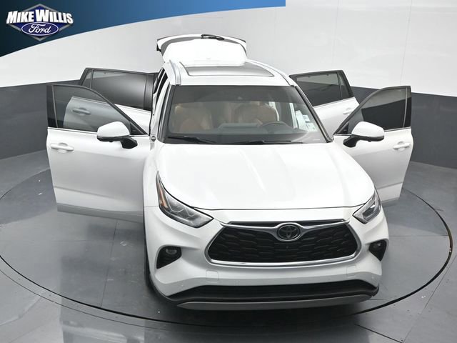 Used 2023 Toyota Highlander Platinum FWD image 7