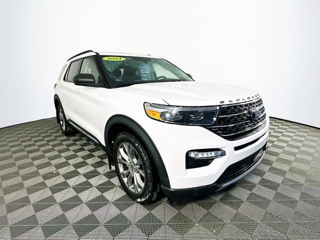 Certified 2021 Ford Explorer XLT w/ Equipment Group 202A image 4
