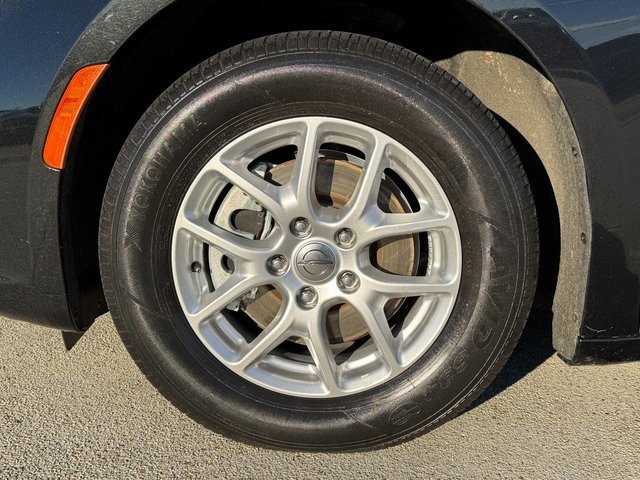 Used 2023 Chrysler Pacifica Touring-L image 13