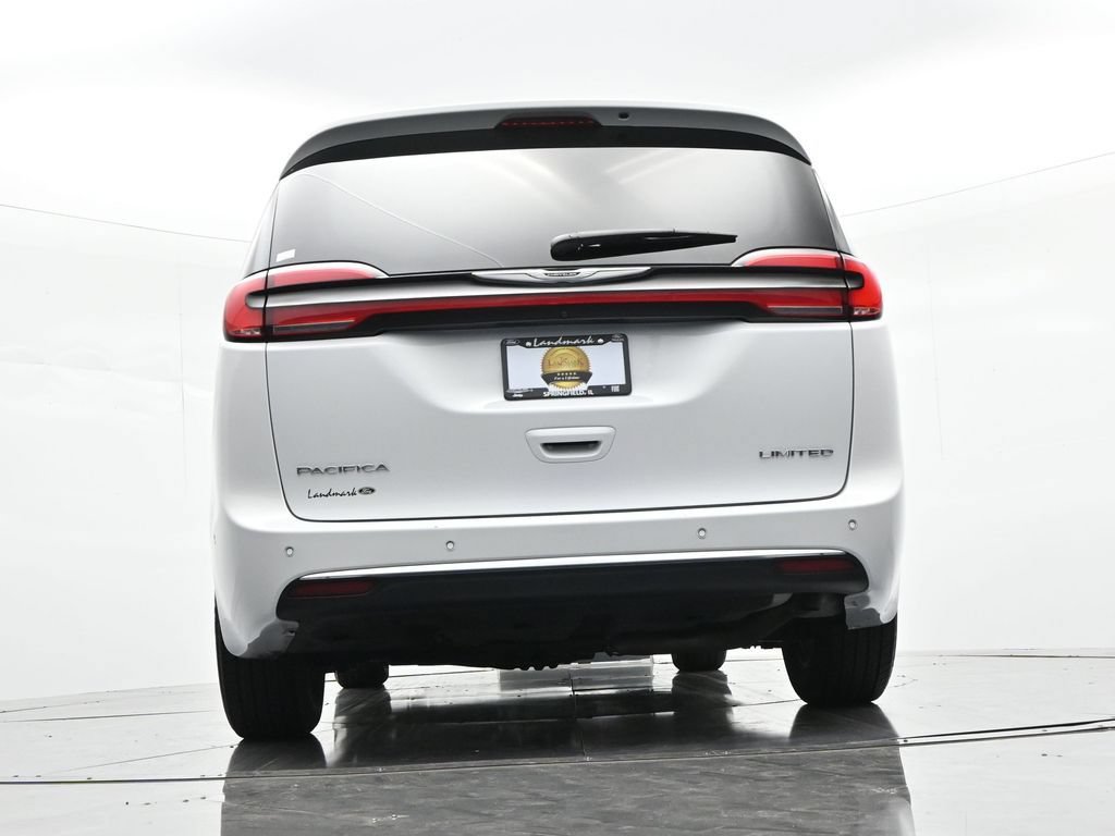 Used 2024 Chrysler Pacifica Limited FWD image 23
