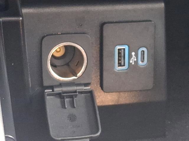 Certified 2022 Ford Explorer Limited w/ Limited Technology Package image 27