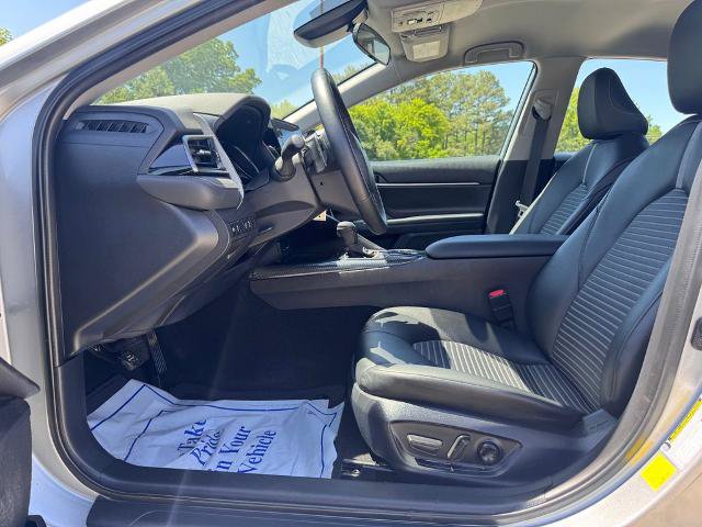 Used 2024 Toyota Camry SE FWD image 11