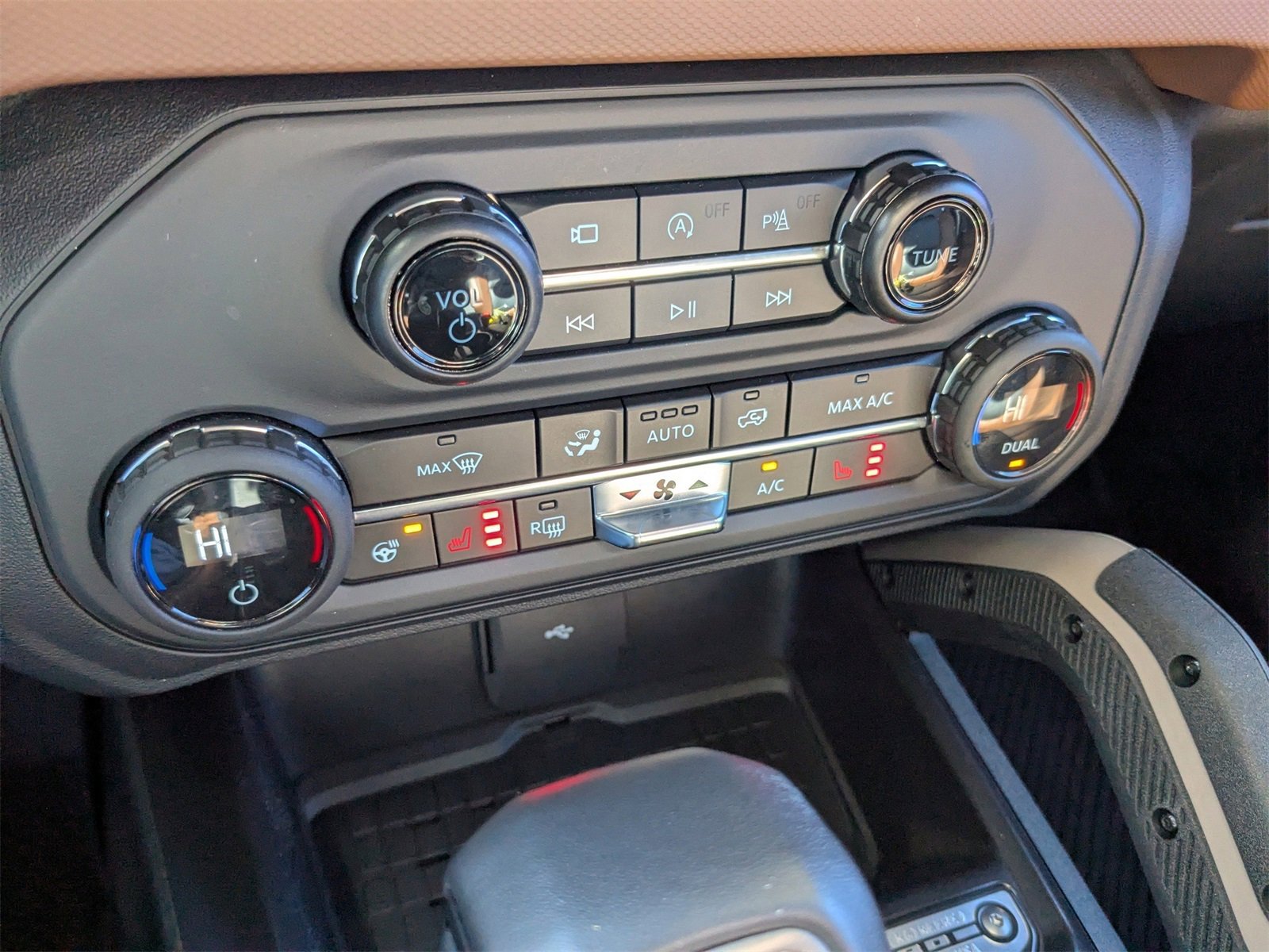 Certified 2024 Ford Bronco Outer Banks w/ Sasquatch Package image 23