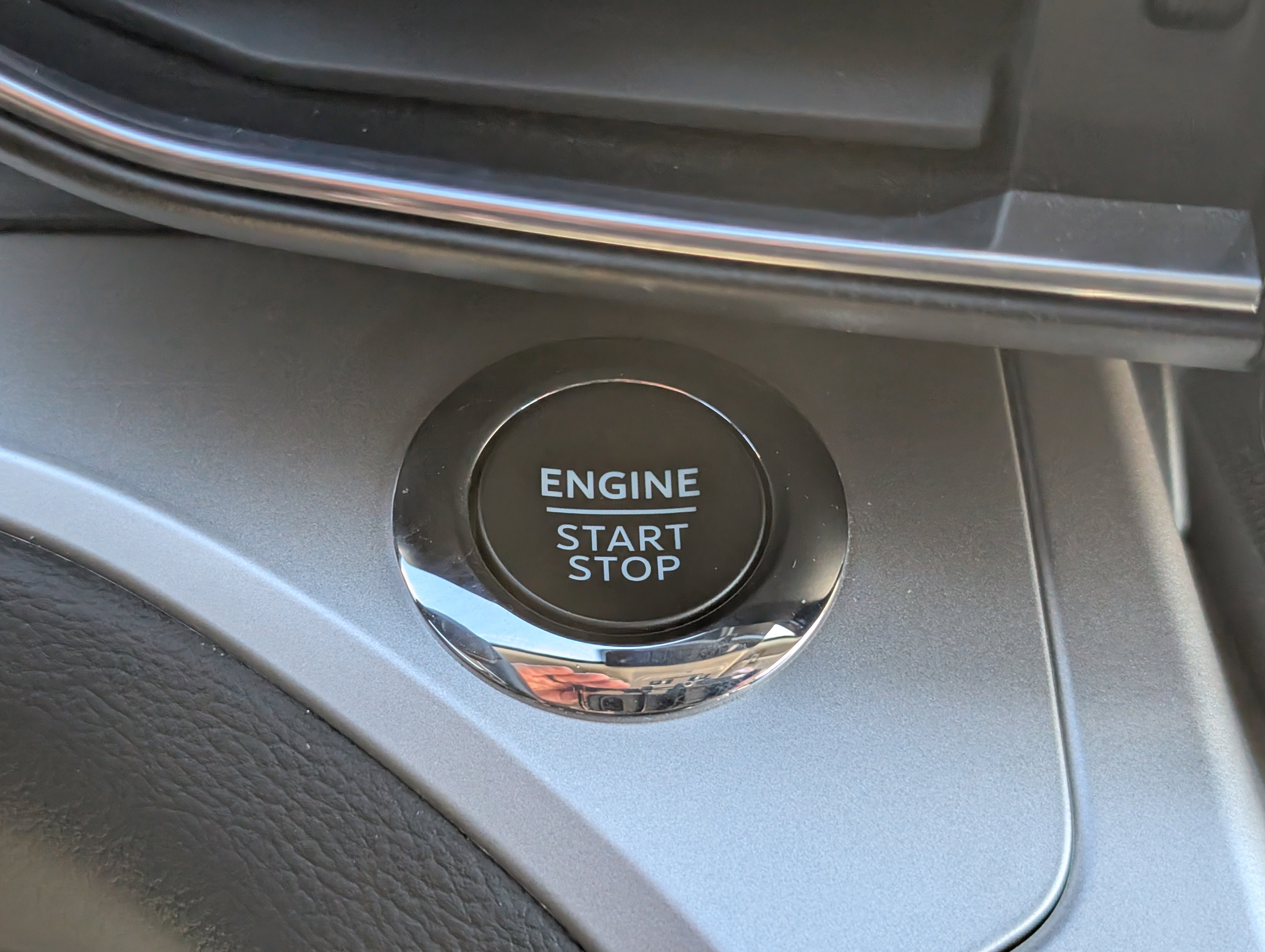 Certified 2022 Ford Explorer XLT w/ Equipment Group 202A image 28