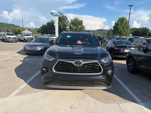 Used 2024 Toyota Highlander Platinum AWD/4WD video 3
