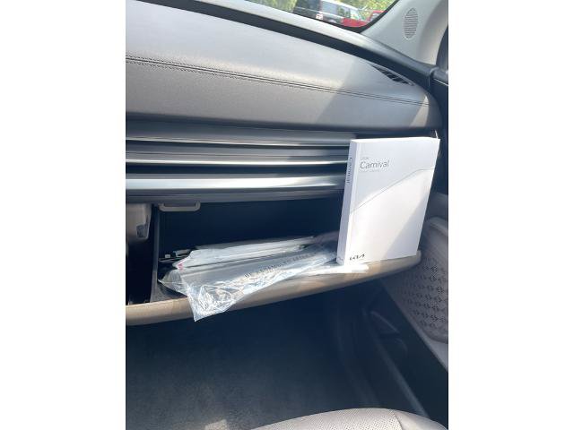 Used 2026 Kia Carnival FWD image 31