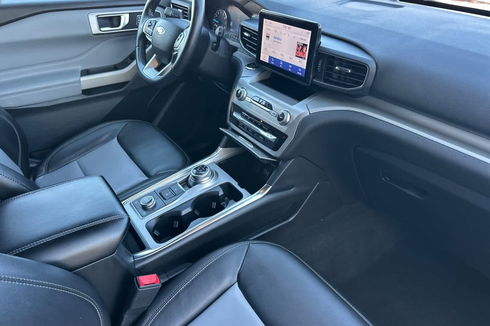 Certified 2022 Ford Explorer XLT w/ Equipment Group 202A image 18