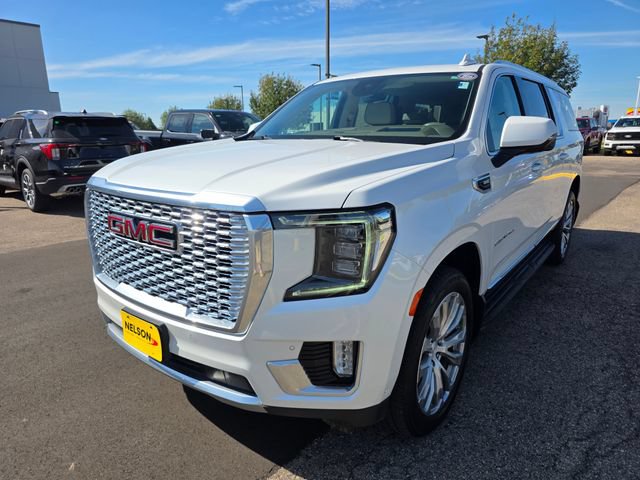 Used 2023 GMC Yukon XL Denali w/ Advanced Technology Package AWD/4WD image 2