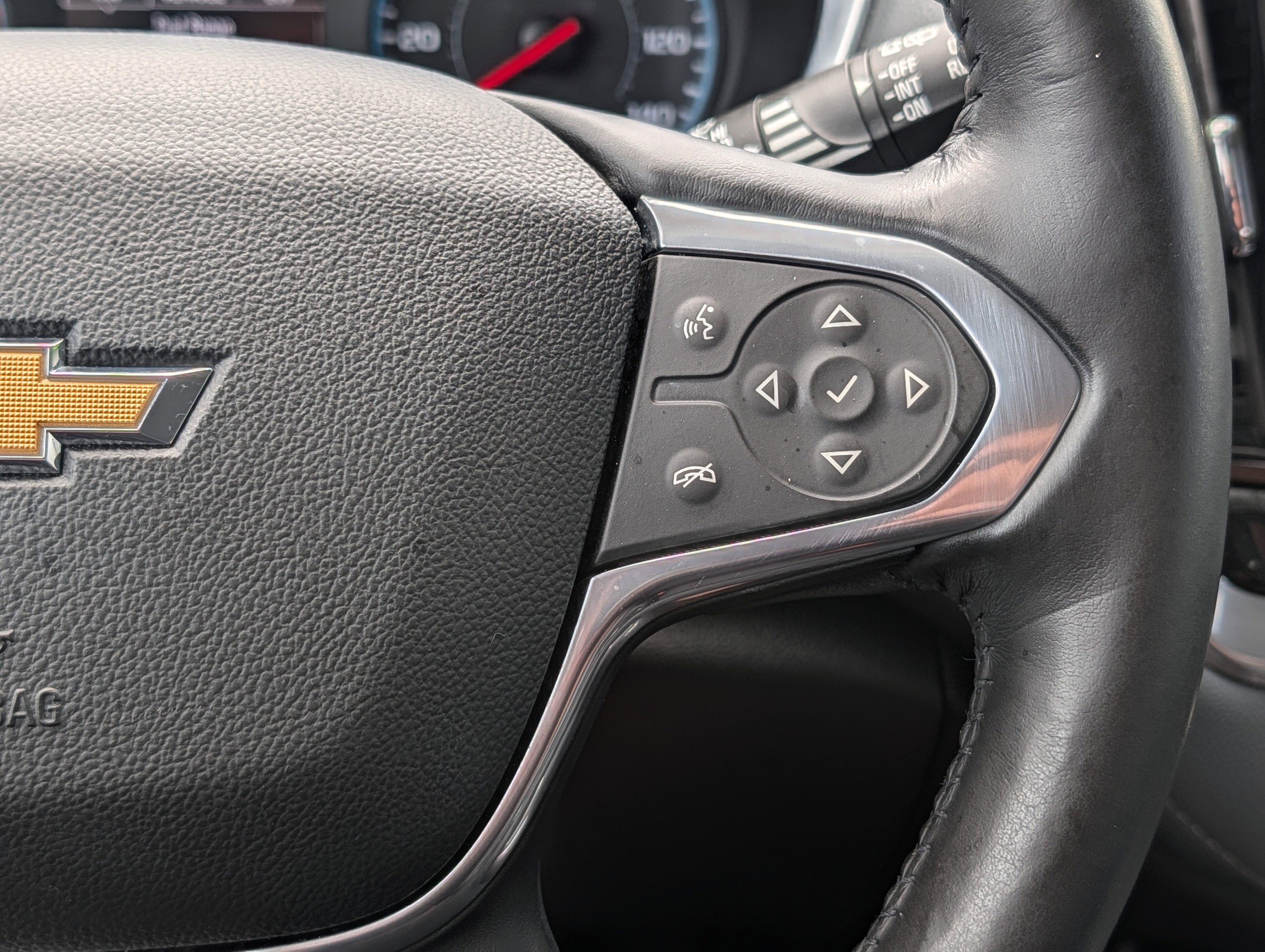 Used 2020 Chevrolet Traverse LT FWD image 26