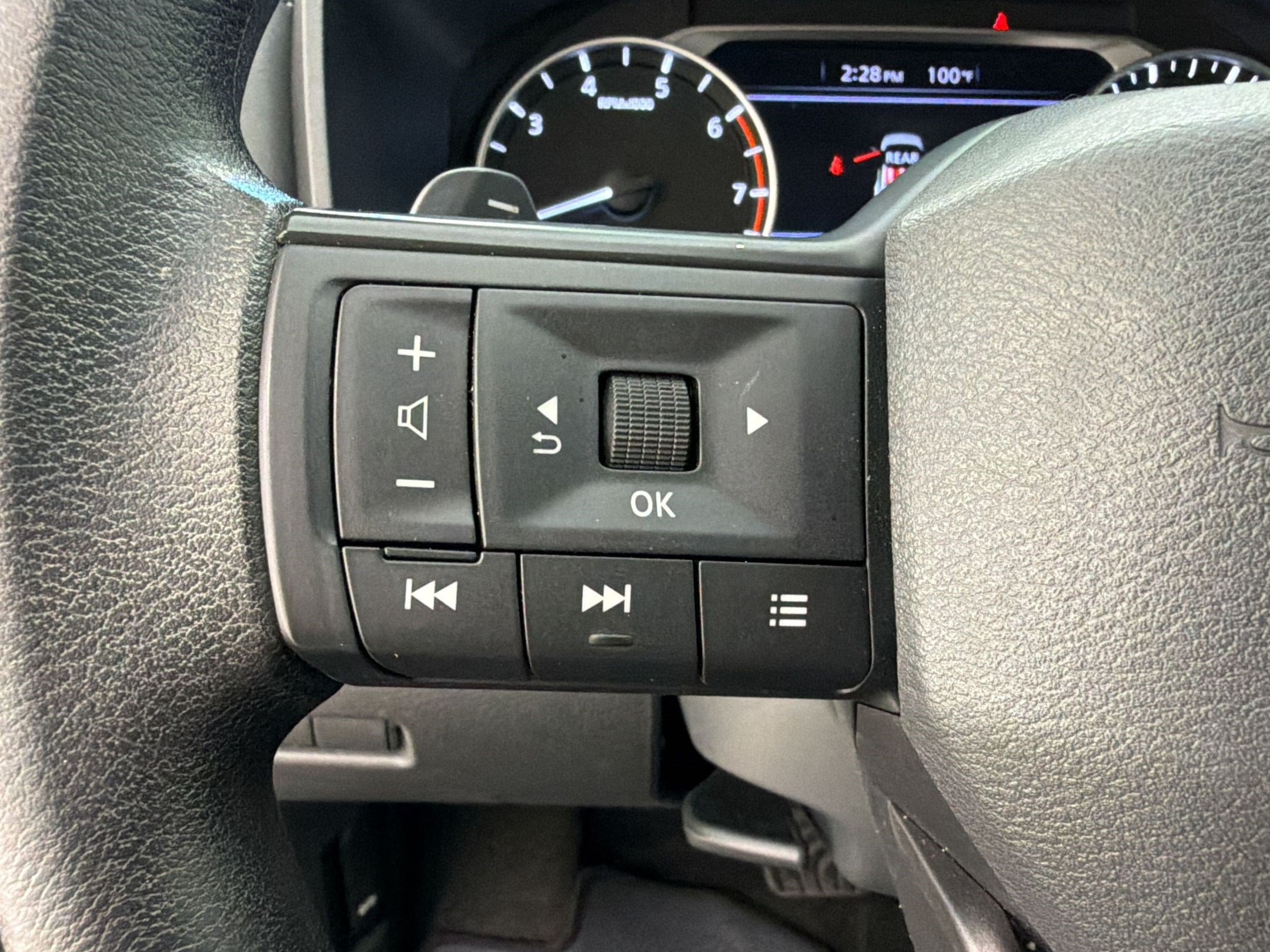 Used 2025 Nissan Rogue S AWD/4WD image 17