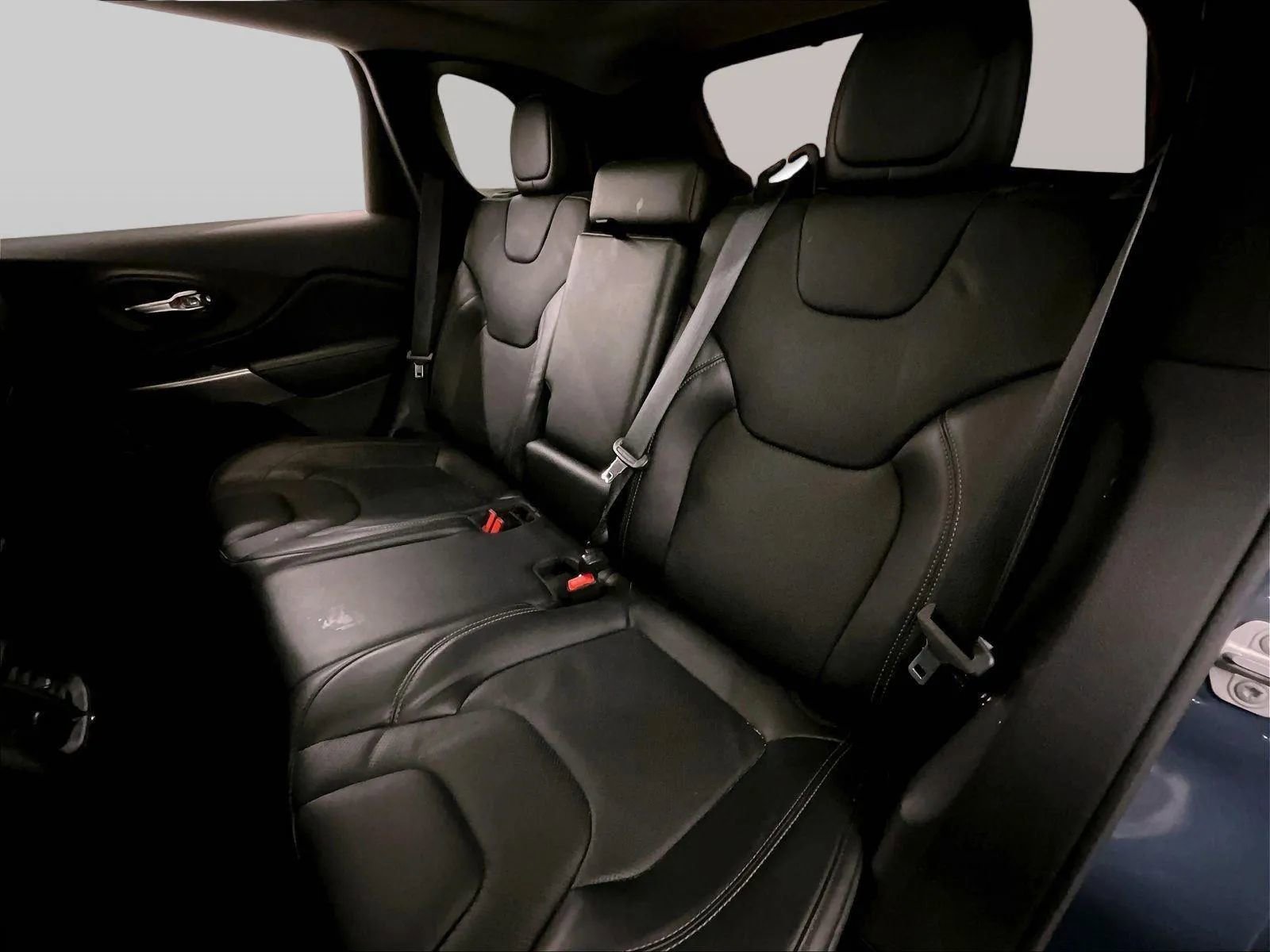 Used 2019 Jeep Cherokee Limited AWD/4WD image 25