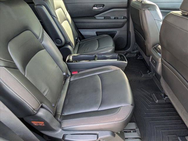 Used 2024 Nissan Pathfinder SL w/ SL Premium Package FWD image 19