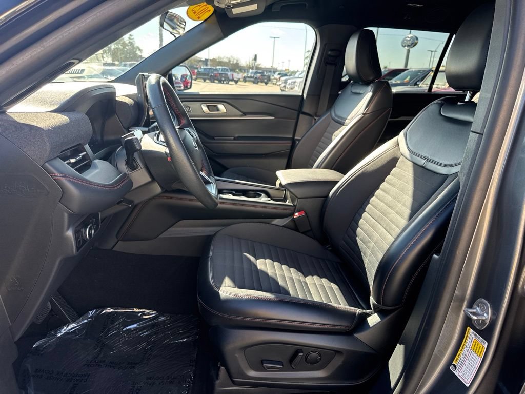 Certified 2025 Ford Explorer ST-Line w/ ST-Line Street Pack AWD/4WD image 4