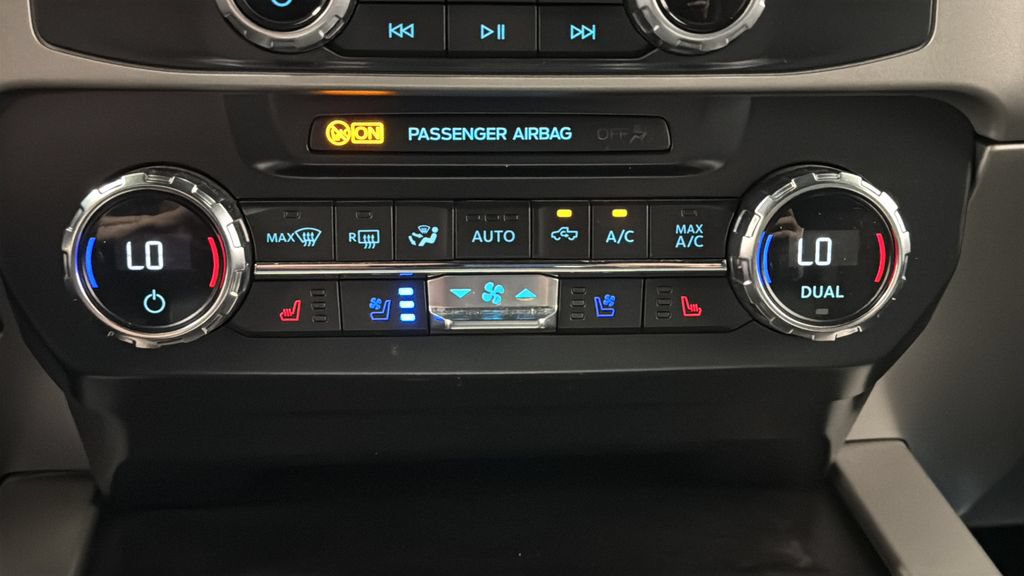 Certified 2022 Ford F350 Lariat w/ Tremor Off-Road Package AWD/4WD image 19