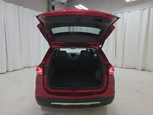Used 2023 Chevrolet Equinox Premier AWD/4WD image 9