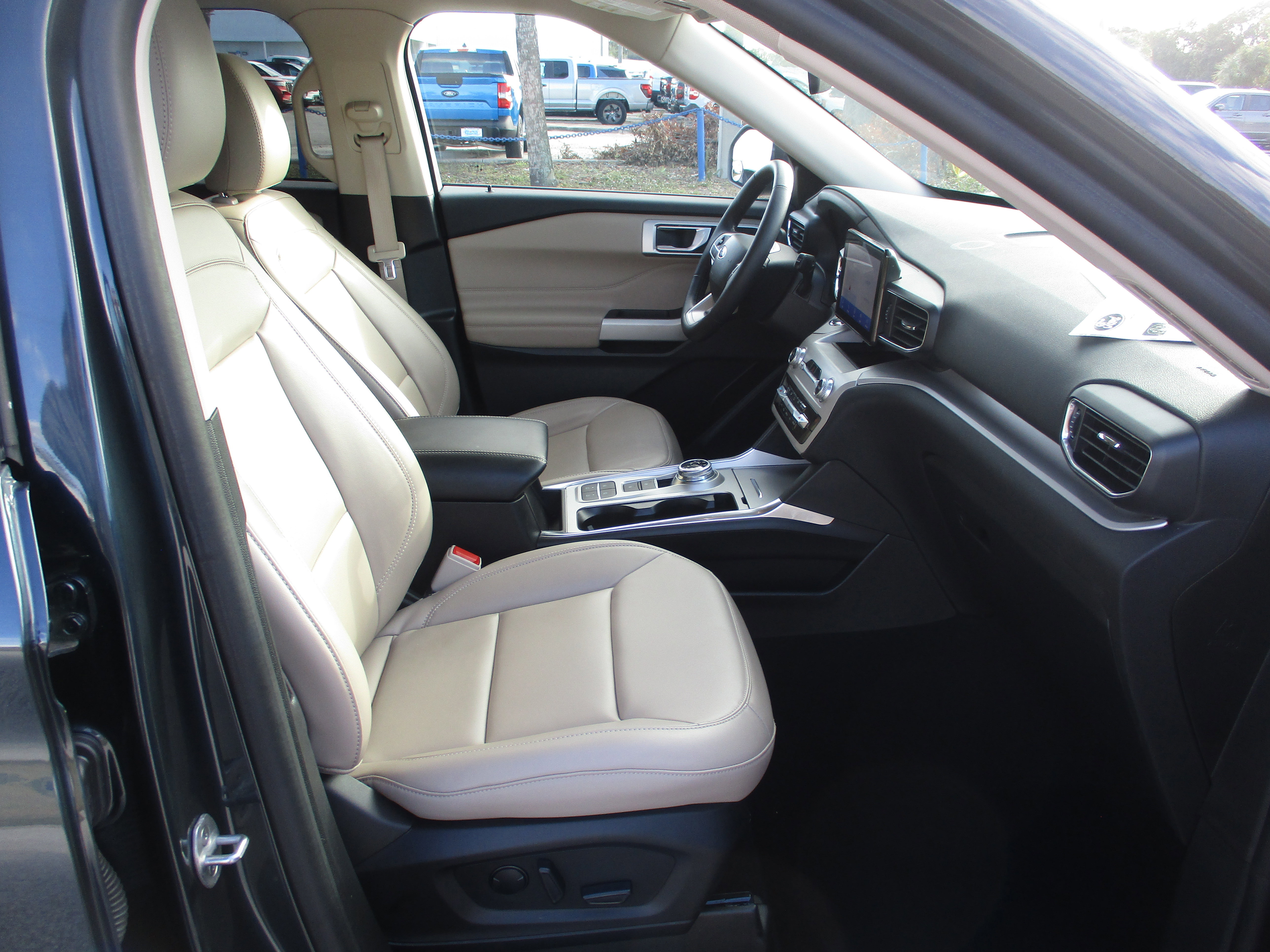 Certified 2024 Ford Explorer XLT w/ Equipment Group 202A image 15