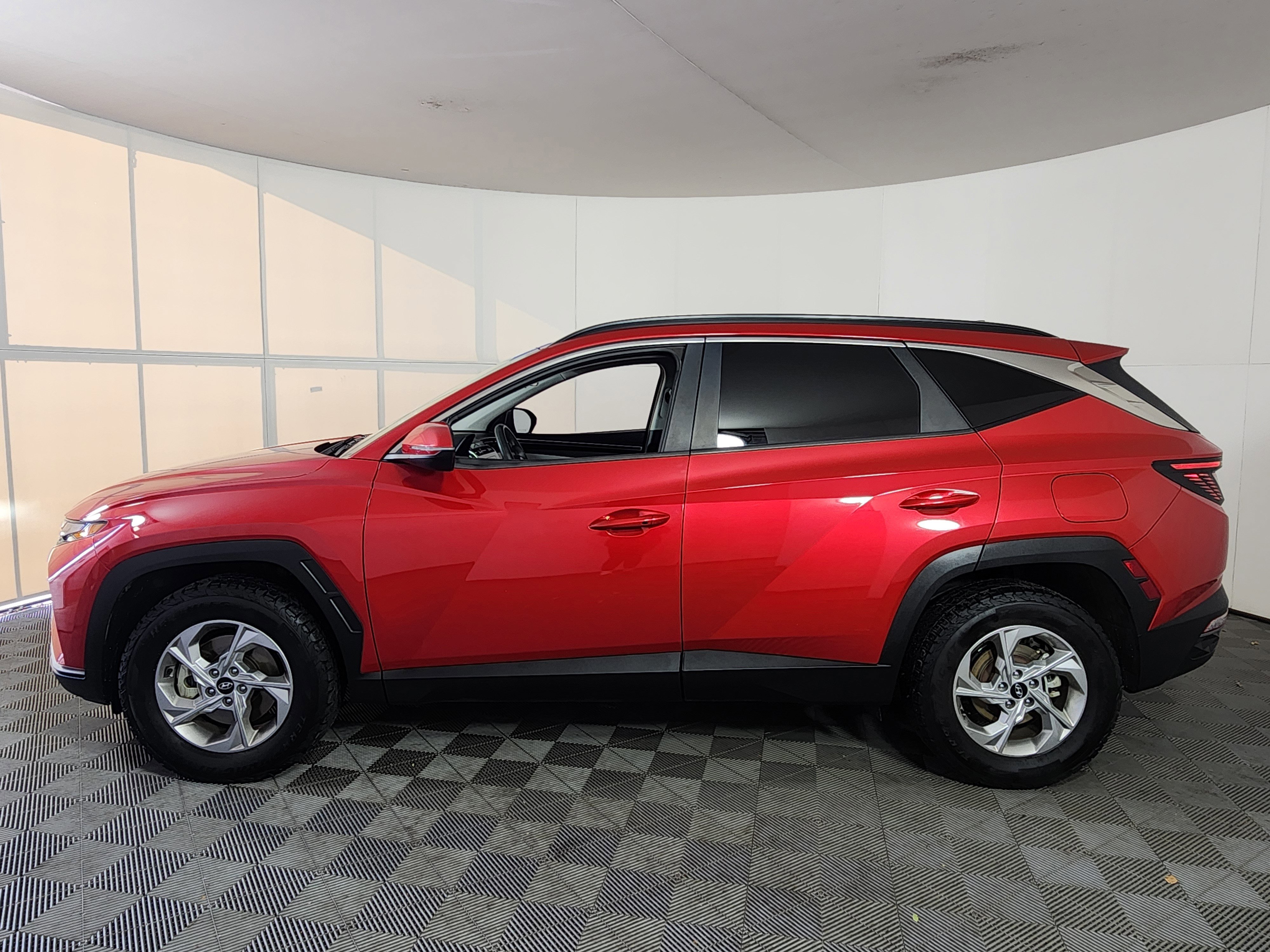 Used 2022 Hyundai Tucson SEL image 2