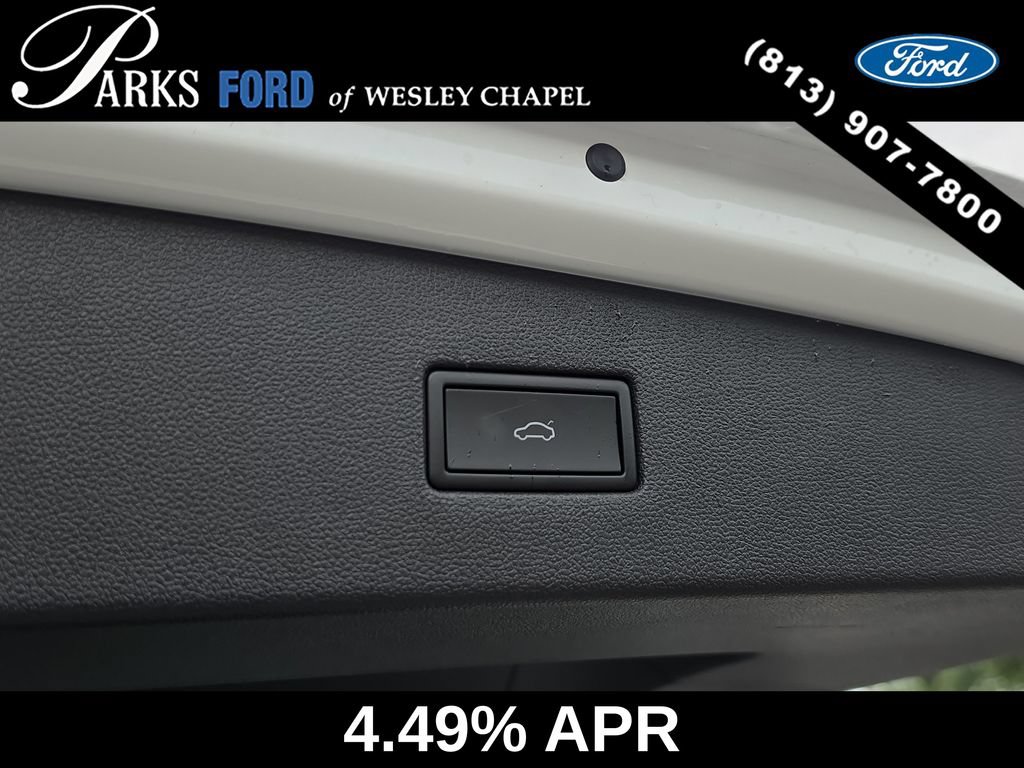 Used 2024 Volkswagen Tiguan SE w/ Panoramic Sunroof Package FWD image 10