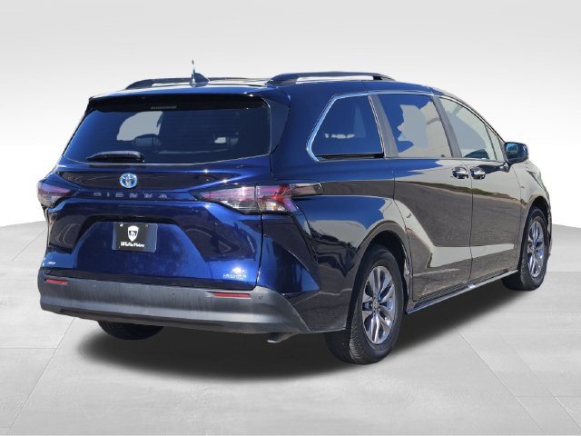Used 2024 Toyota Sienna XLE AWD/4WD image 9