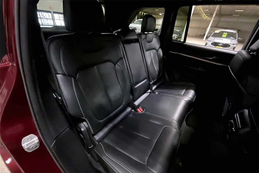 Used 2024 Jeep Grand Cherokee Limited image 25