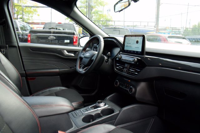 Certified 2025 Ford Escape ST-Line FWD image 22