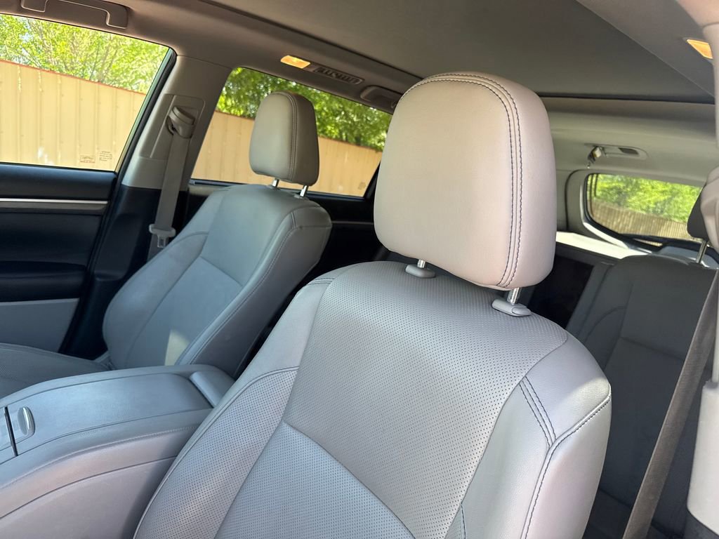 Used 2018 Toyota Highlander Limited Platinum AWD/4WD image 13