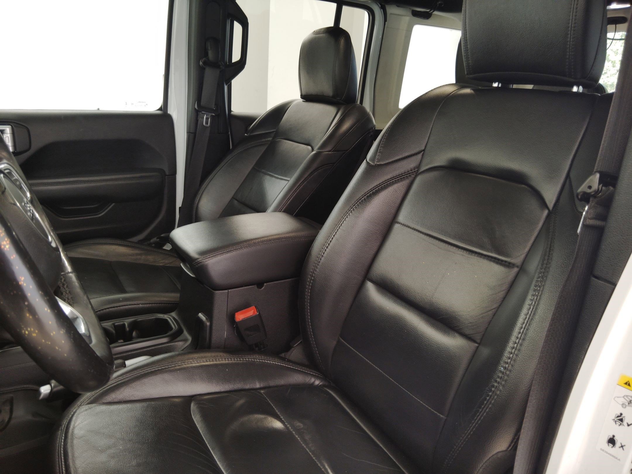 Used 2019 Jeep Wrangler Unlimited Sahara image 22