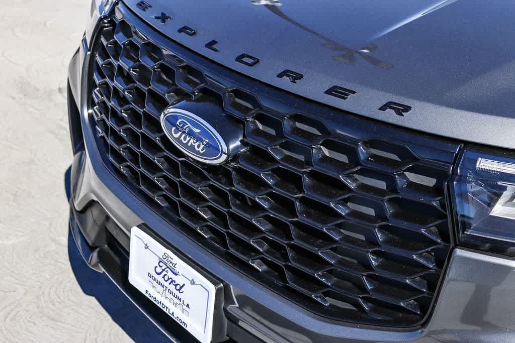 Certified 2025 Ford Explorer ST-Line RWD image 8