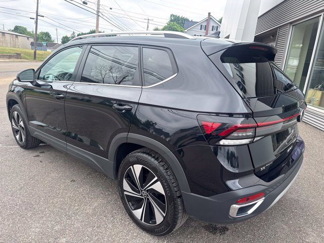 Used 2025 Volkswagen Taos SE AWD/4WD image 8